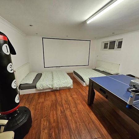Large Annexe With Games Room Pool Table Ping Pong Air Hockey Movie Projector Windsor Eksteriør bilde