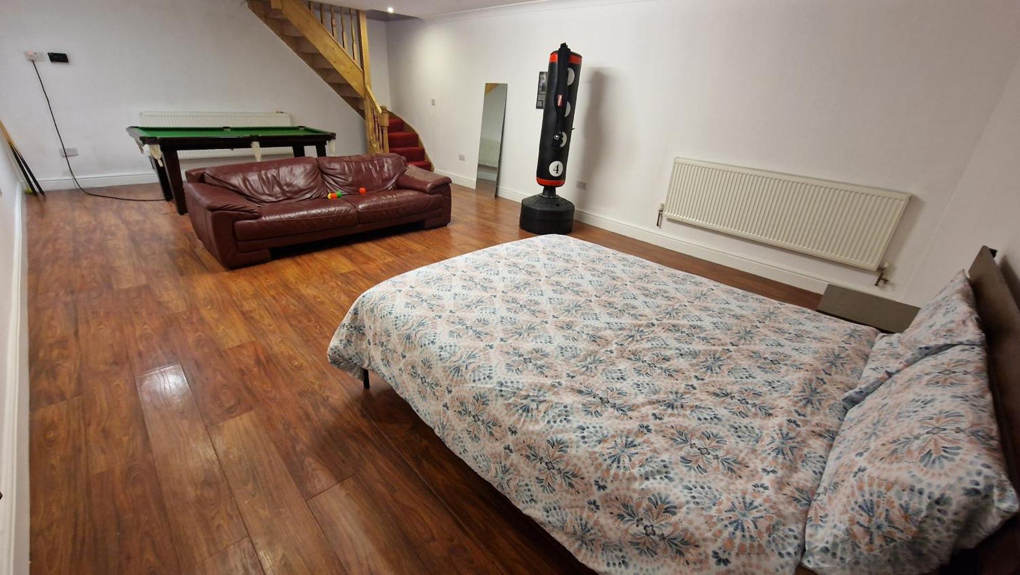 Large Annexe With Games Room Pool Table Ping Pong Air Hockey Movie Projector Windsor Eksteriør bilde