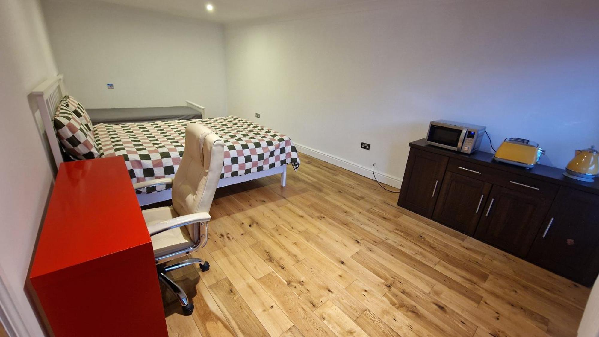 Large Annexe With Games Room Pool Table Ping Pong Air Hockey Movie Projector Windsor Eksteriør bilde