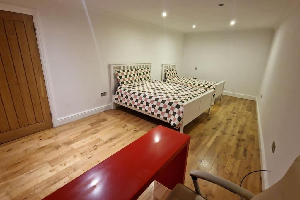 Large Annexe With Games Room Pool Table Ping Pong Air Hockey Movie Projector Windsor Eksteriør bilde