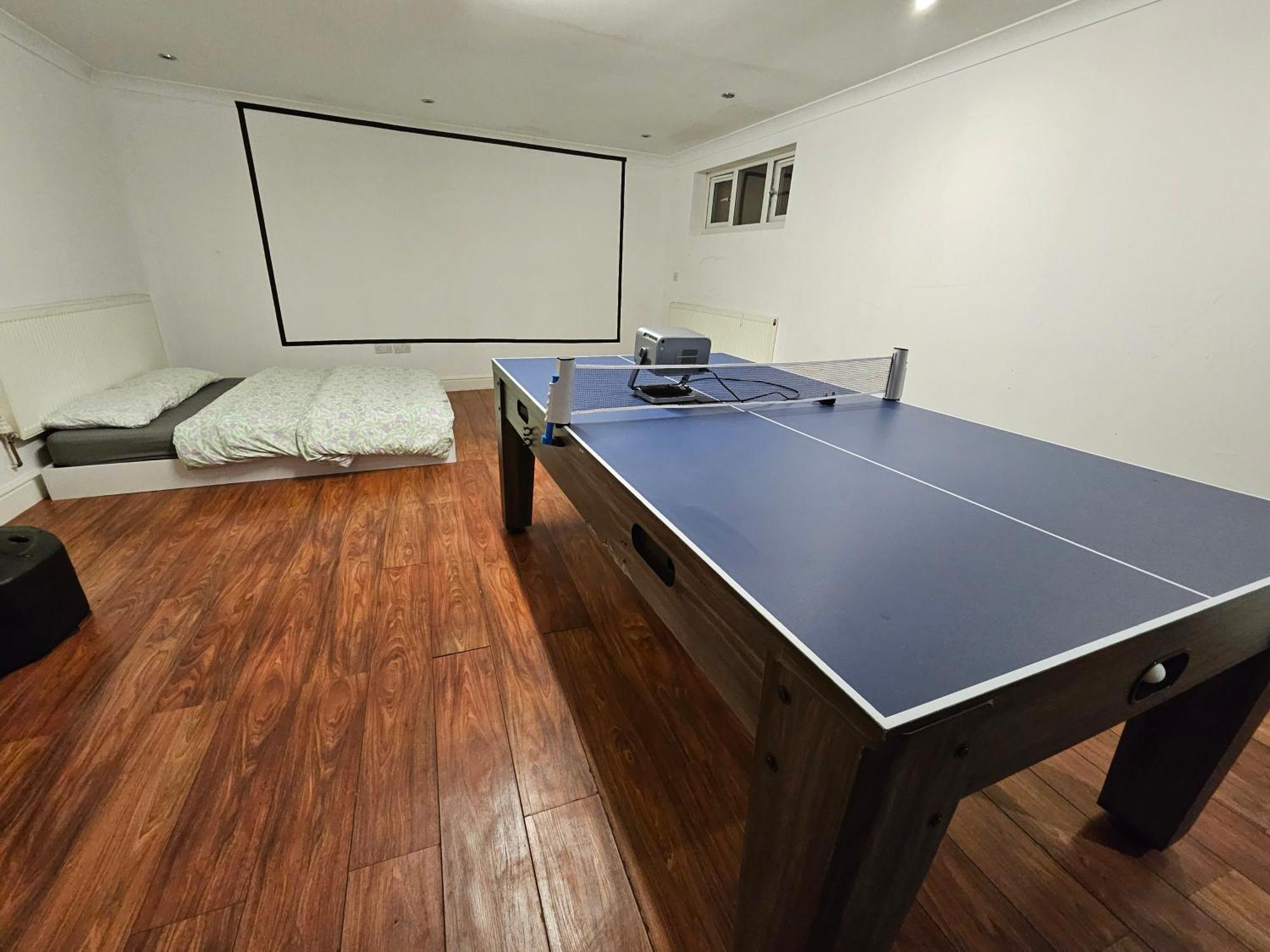 Large Annexe With Games Room Pool Table Ping Pong Air Hockey Movie Projector Windsor Eksteriør bilde