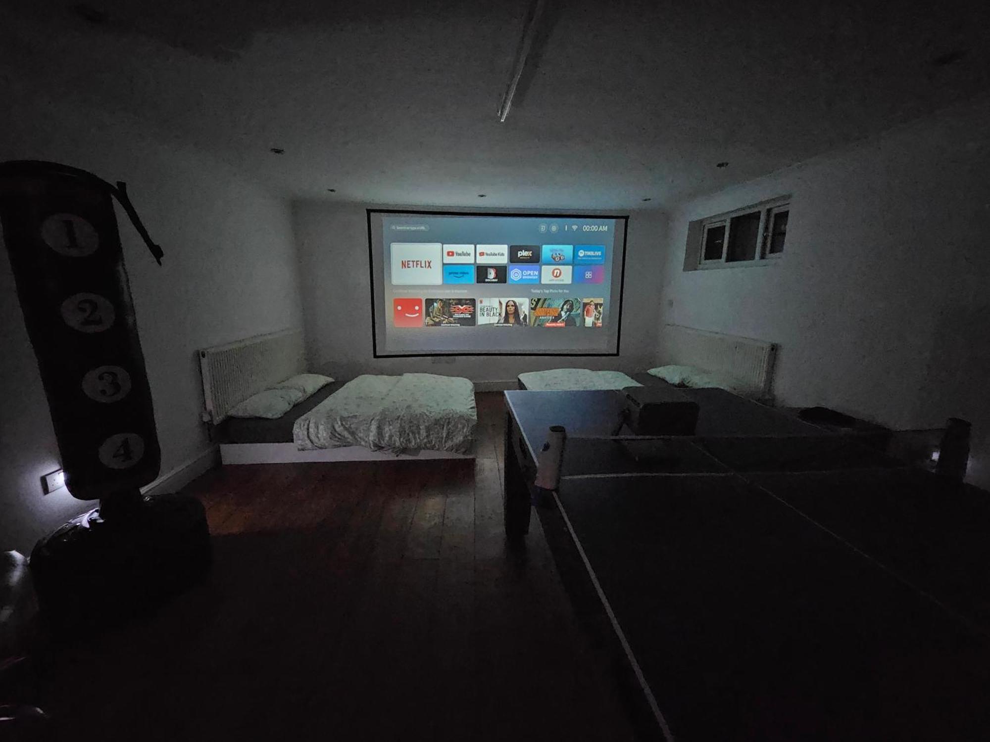Large Annexe With Games Room Pool Table Ping Pong Air Hockey Movie Projector Windsor Eksteriør bilde